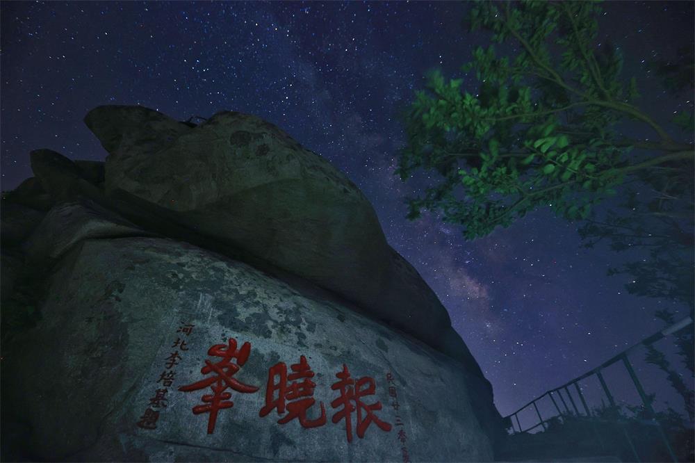 抱晓峰夜景.jpg